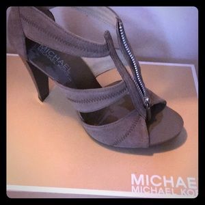 Michael Kors Berkly t Strap